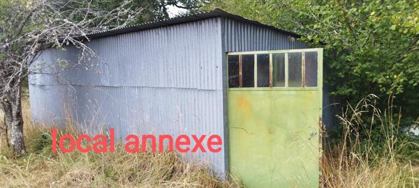 Maison avec terrain et point d'eau