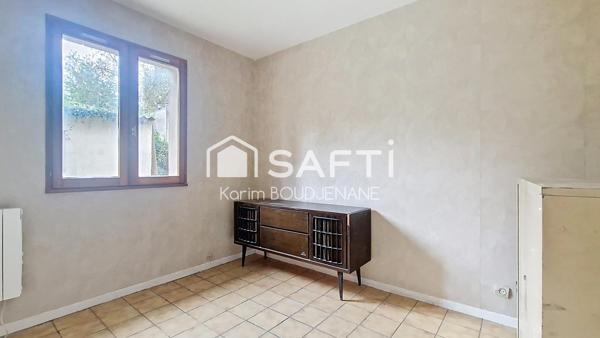 Individuelle, 4 chambres, 400 m2 de terrain, dependance...