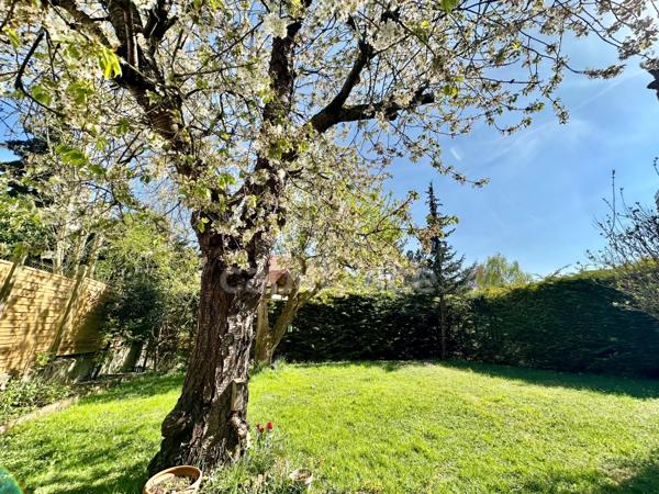 ST GERMAIN Maison 210 m² à 5 mn à pied du Lycée International - rare
