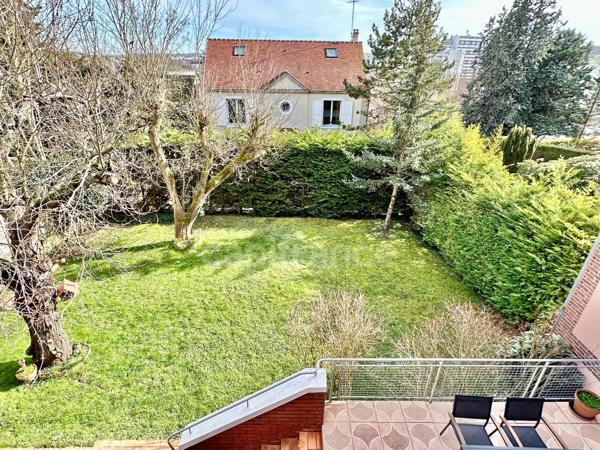 ST GERMAIN Maison 210 m² à 5 mn à pied du Lycée International - rare