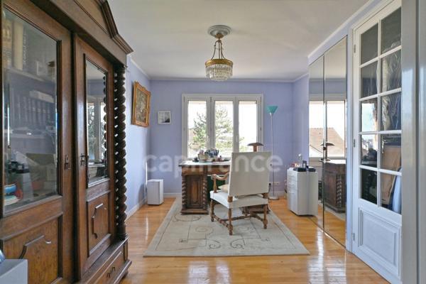 ST GERMAIN Maison 210 m² à 5 mn à pied du Lycée International - rare