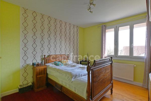 ST GERMAIN Maison 210 m² à 5 mn à pied du Lycée International - rare