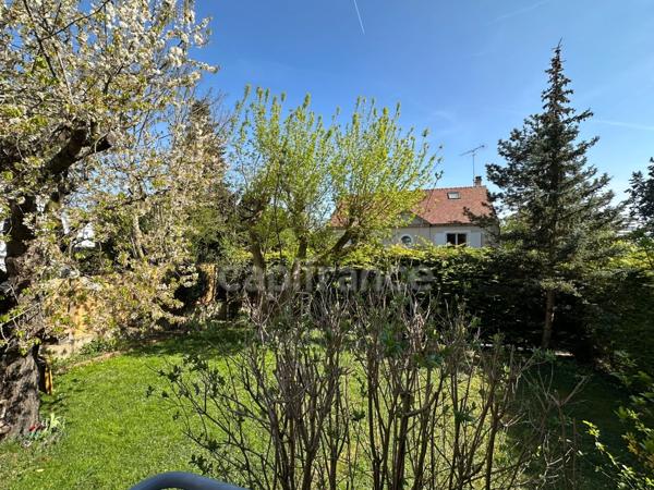 ST GERMAIN Maison 210 m² à 5 mn à pied du Lycée International - rare