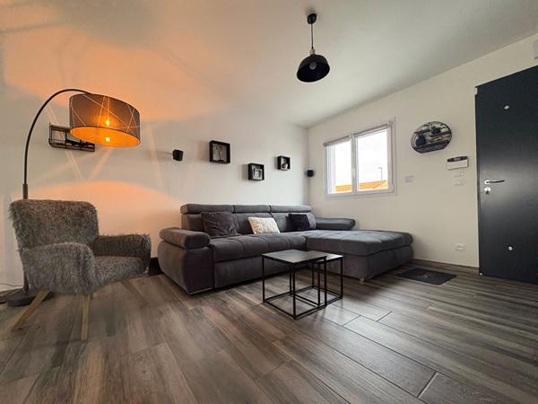 MAISON À RÉNOVER AVEC BEAU POTENTIEL