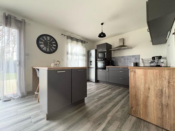 MAISON À RÉNOVER AVEC BEAU POTENTIEL