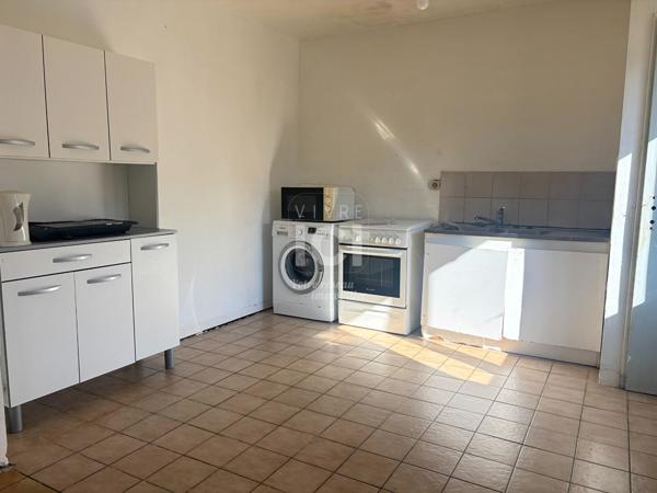 MAISON À RÉNOVER AVEC BEAU POTENTIEL