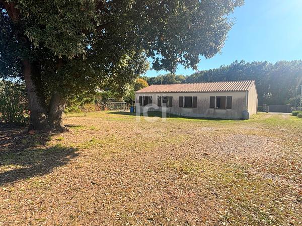 MAISON À RÉNOVER AVEC BEAU POTENTIEL