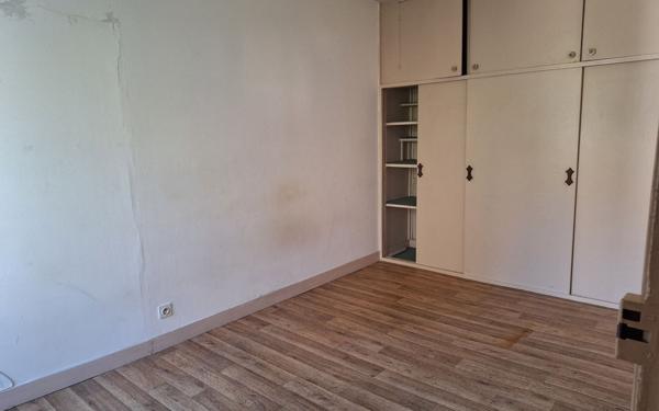 Immeuble à vendre    3 pièces • 110 m2 Saint-Satur