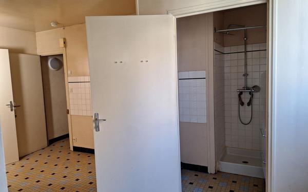 Immeuble à vendre    3 pièces • 110 m2 Saint-Satur