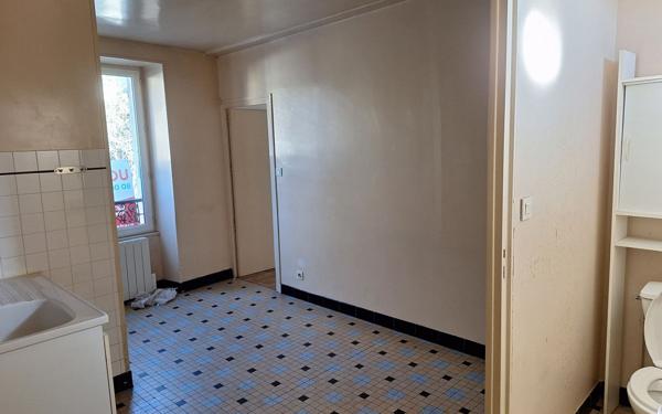 Immeuble à vendre    3 pièces • 110 m2 Saint-Satur