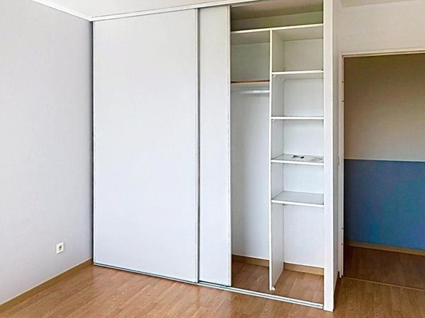 Appartement T3 lumineux avec deux loggias et parking aux Chartrons