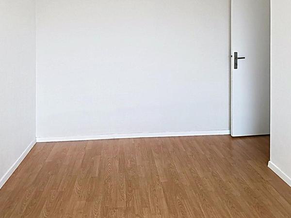 Appartement T3 lumineux avec deux loggias et parking aux Chartrons