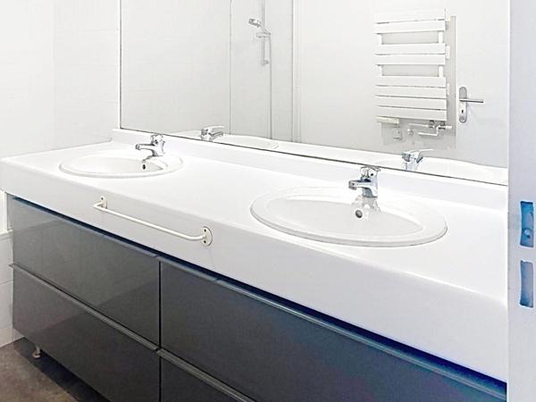 Appartement T3 lumineux avec deux loggias et parking aux Chartrons
