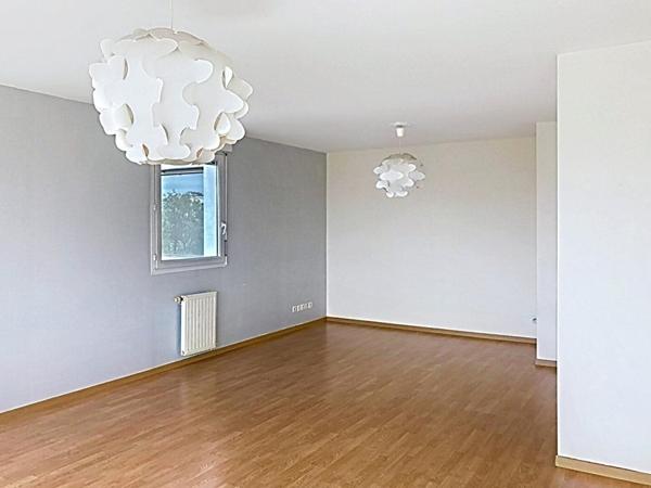 Appartement T3 lumineux avec deux loggias et parking aux Chartrons