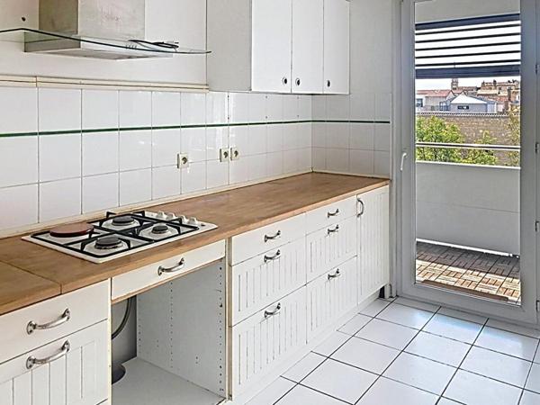 Appartement T3 lumineux avec deux loggias et parking aux Chartrons