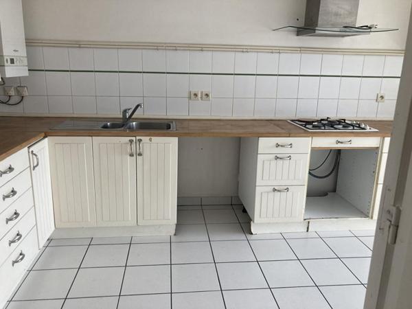 Appartement T3 lumineux avec deux loggias et parking aux Chartrons