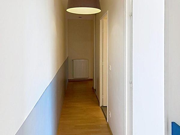 Appartement T3 lumineux avec deux loggias et parking aux Chartrons