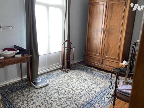 BUCQUOY - MAISON BOURGEOISE avec grange et jardin.