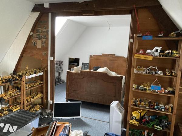 BUCQUOY - MAISON BOURGEOISE avec grange et jardin.