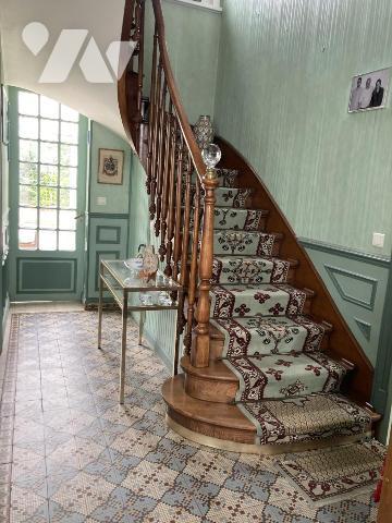 BUCQUOY - MAISON BOURGEOISE avec grange et jardin.