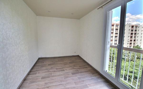 Appartement à vendre    4 pièces • 81 m2 Marseille 11