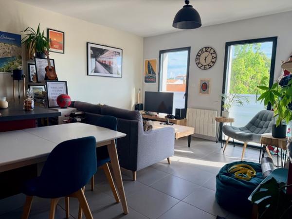 QUARTIER LA GENETTE – DERNIER ETAGE AVEC TERRASSE ET STATIONNEMENT !