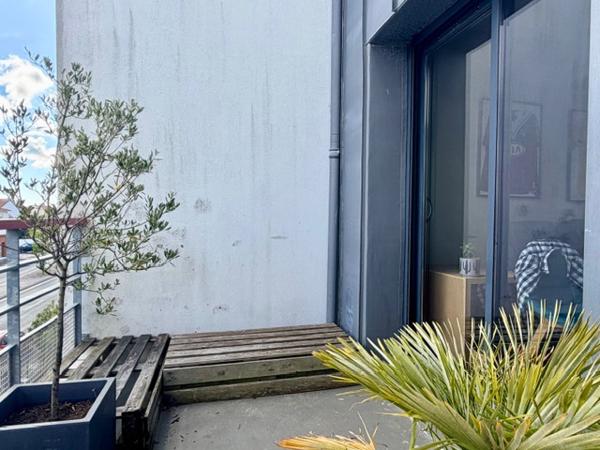 QUARTIER LA GENETTE – DERNIER ETAGE AVEC TERRASSE ET STATIONNEMENT !