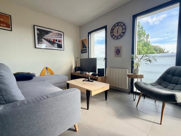 QUARTIER LA GENETTE – DERNIER ETAGE AVEC TERRASSE ET STATIONNEMENT !