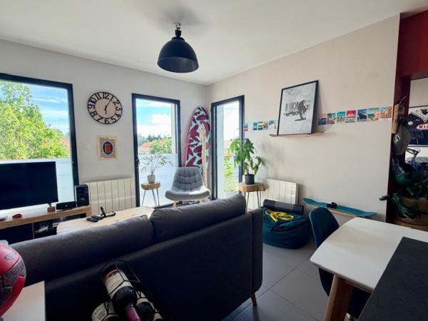 QUARTIER LA GENETTE – DERNIER ETAGE AVEC TERRASSE ET STATIONNEMENT !