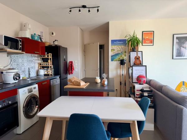 QUARTIER LA GENETTE – DERNIER ETAGE AVEC TERRASSE ET STATIONNEMENT !