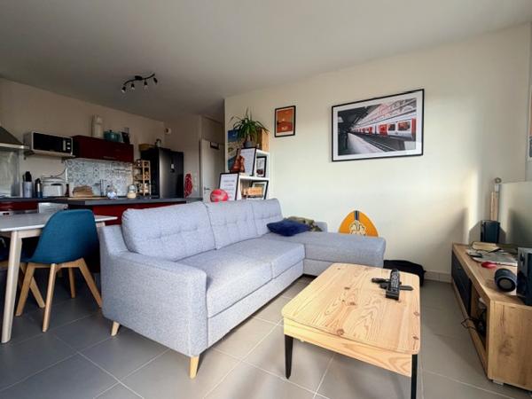 QUARTIER LA GENETTE – DERNIER ETAGE AVEC TERRASSE ET STATIONNEMENT !