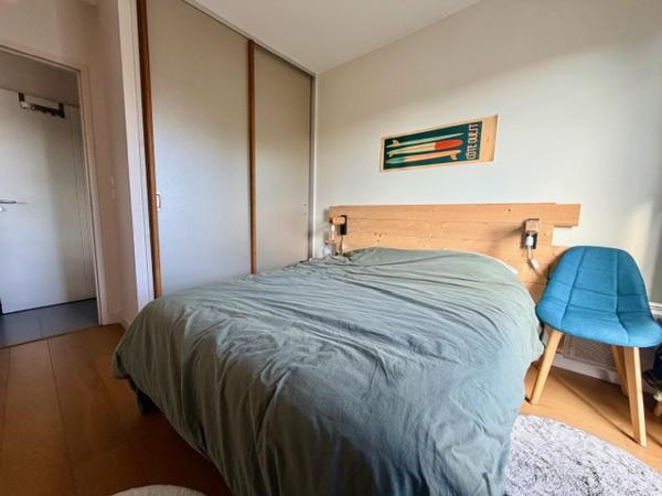 QUARTIER LA GENETTE – DERNIER ETAGE AVEC TERRASSE ET STATIONNEMENT !