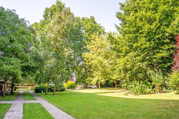 Appartement familial 108m2, parfait état, 4 chambres, grand balcon, calme, verdure, sans vis-à-vis.