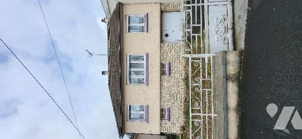 Maison de ville comprenant