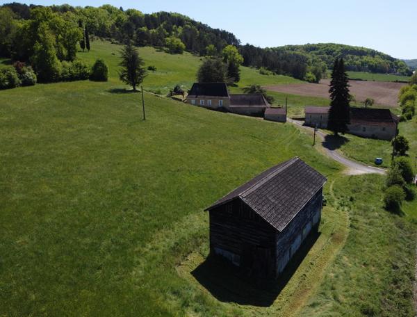 Deux Maisons et Dépendances + 13HA de terrain