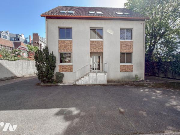 Immeuble de bureau / Habitation de 300m2