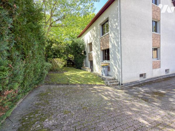 Immeuble de bureau / Habitation de 300m2