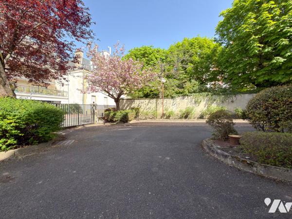 Immeuble de bureau / Habitation de 300m2