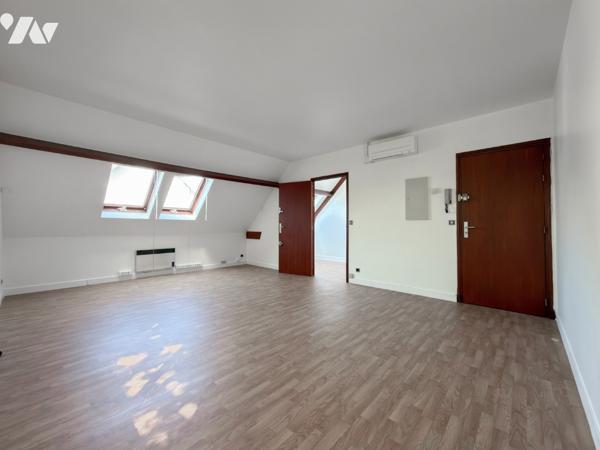 Immeuble de bureau / Habitation de 300m2