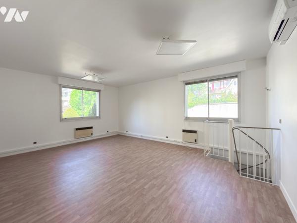 Immeuble de bureau / Habitation de 300m2