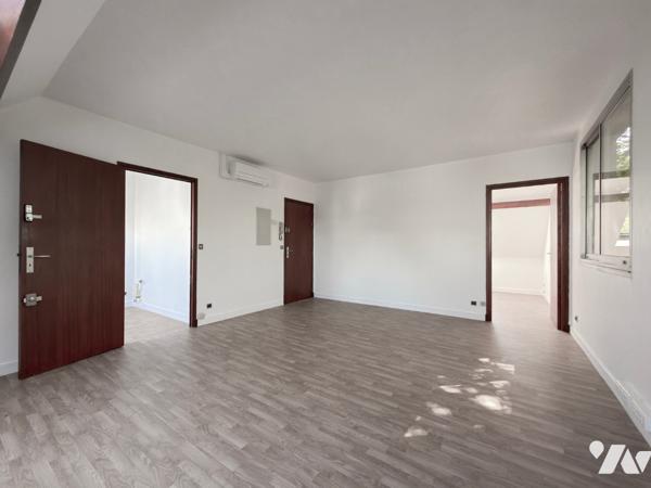 Immeuble de bureau / Habitation de 300m2