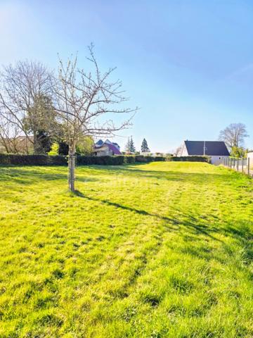 À VENDRE TERRAIN CONSTRUCTIBLE de 2 262 m² dans un environnement calme et verdoyant à GUERVILLE (76)