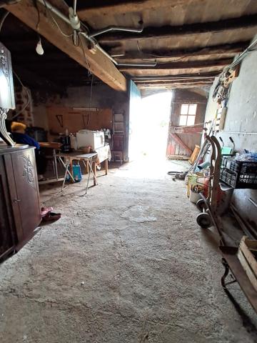 Maison à rénover avec grand jardin et garage