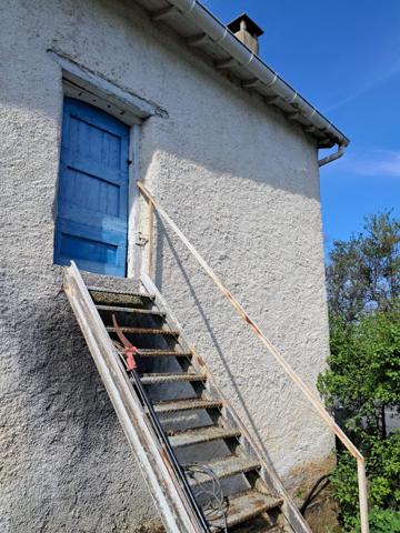 Maison à rénover avec grand jardin et garage