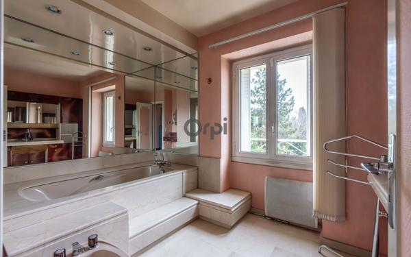 Maison à vendre    7 pièces • 218,75 m2 Joinville-le-Pont