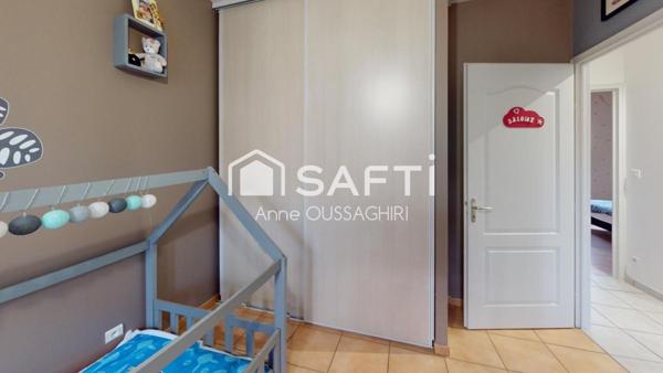 A découvrir sans tarder : charmante maison lumineuse avec garage et jardin clos.