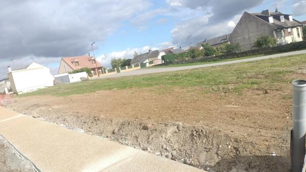 TERRAIN A BATIR VIABILISE ET BORNE