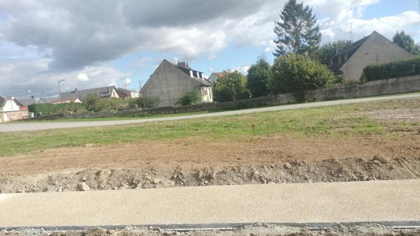 TERRAIN A BATIR VIABILISE ET BORNE