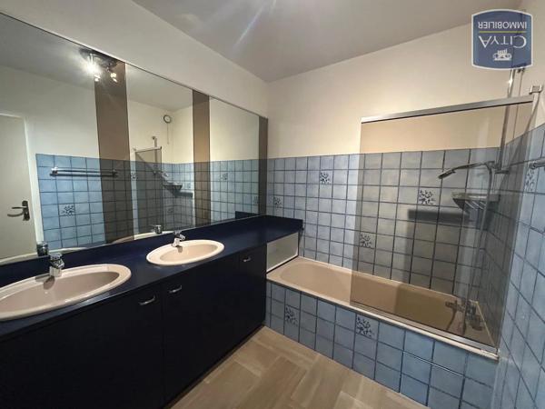 Appartement à louer 3 pièces 83.65m² Chambéry (73000)