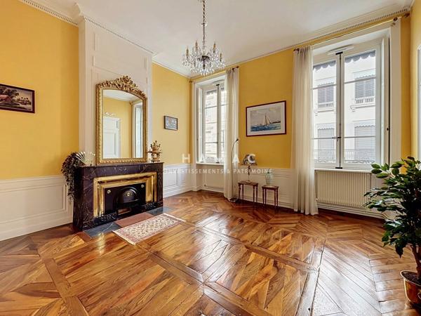 T3 DE CHARME – 83M² AVEC ASCENSEUR – SECTEUR AINAY / CARNOT - EMPLACEMENT EXCEPTIONNEL